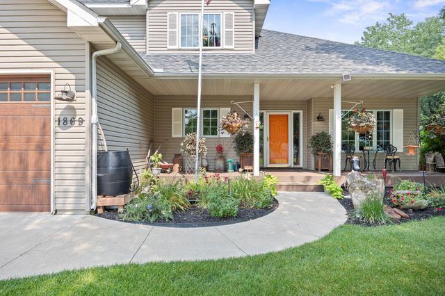 1869 White Oak Drive, Chaska, MN 55318