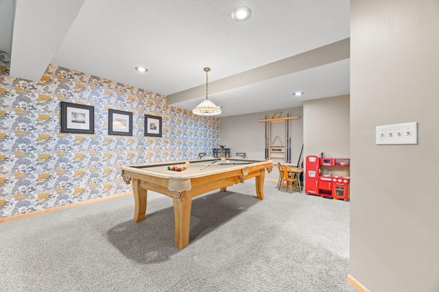 1869 White Oak Drive, Chaska, MN 55318