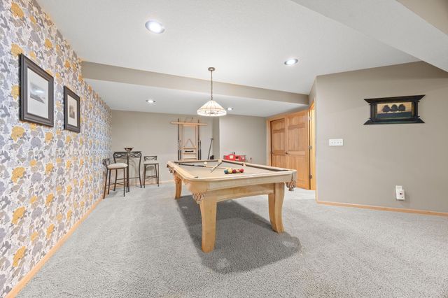 1869 White Oak Drive, Chaska, MN 55318