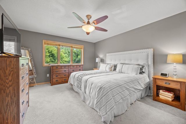 1869 White Oak Drive, Chaska, MN 55318