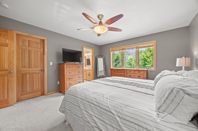 1869 White Oak Drive, Chaska, MN 55318