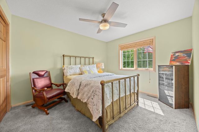 1869 White Oak Drive, Chaska, MN 55318