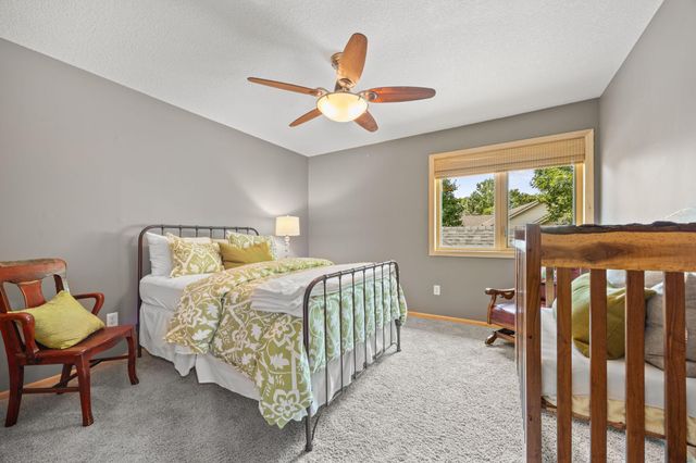 1869 White Oak Drive, Chaska, MN 55318