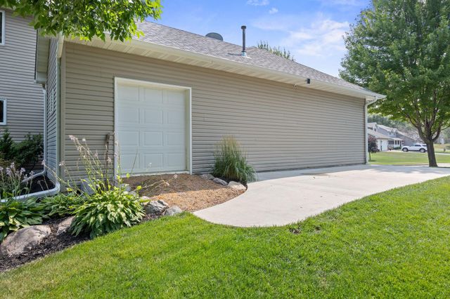 1869 White Oak Drive, Chaska, MN 55318