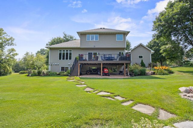 1869 White Oak Drive, Chaska, MN 55318