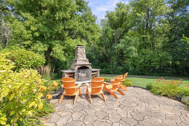 1869 White Oak Drive, Chaska, MN 55318