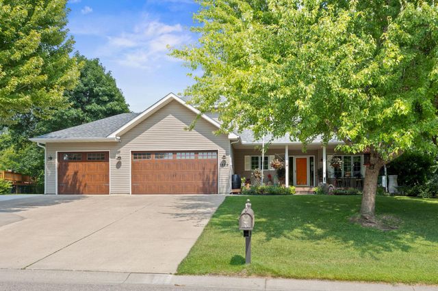 1869 White Oak Drive, Chaska, MN 55318