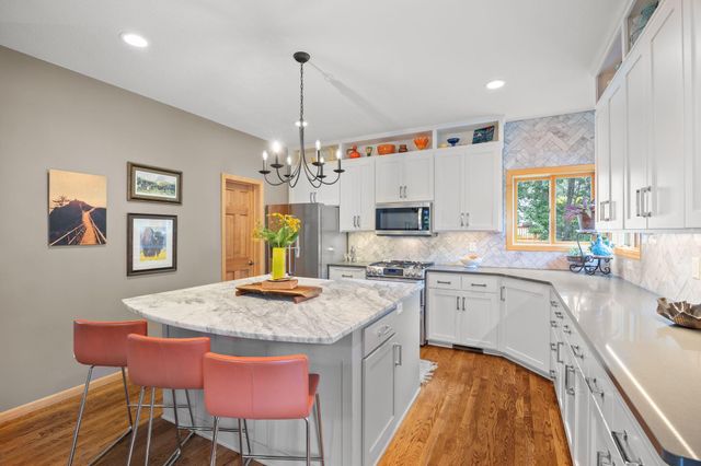 1869 White Oak Drive, Chaska, MN 55318