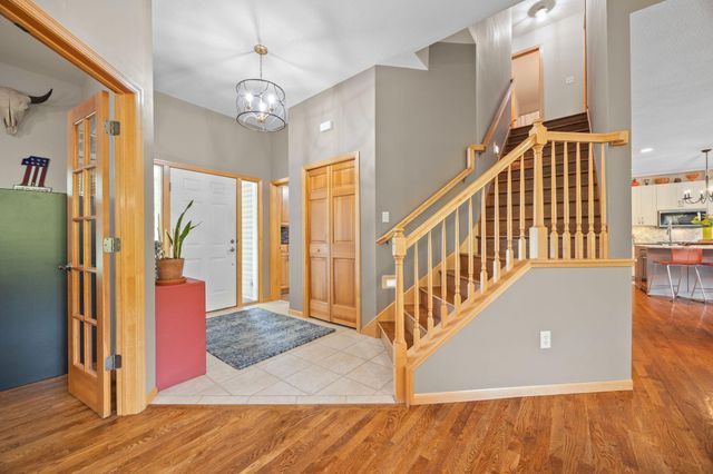 1869 White Oak Drive, Chaska, MN 55318