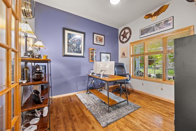 1869 White Oak Drive, Chaska, MN 55318