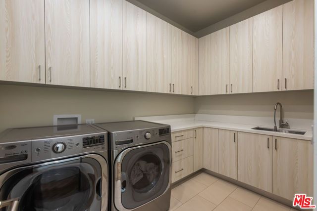 4607 Vanalden Avenue, Tarzana (los Angeles), CA 91356