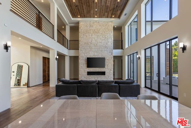 4607 Vanalden Avenue, Tarzana (los Angeles), CA 91356