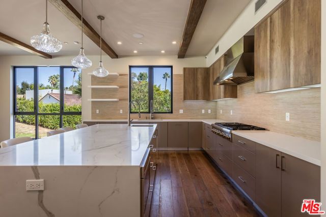 4607 Vanalden Avenue, Tarzana (los Angeles), CA 91356