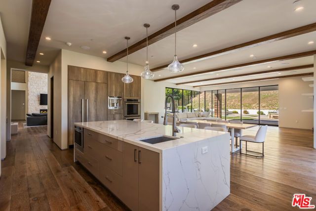 4607 Vanalden Avenue, Tarzana (los Angeles), CA 91356