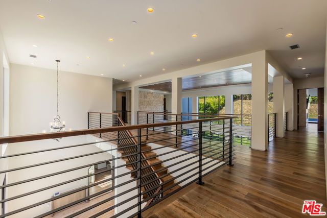 4607 Vanalden Avenue, Tarzana (los Angeles), CA 91356