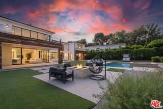 4607 Vanalden Avenue, Tarzana (los Angeles), CA 91356