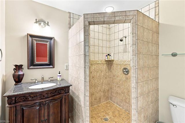 2813 Meadow Wood E DR, Chesapeake, VA 23321