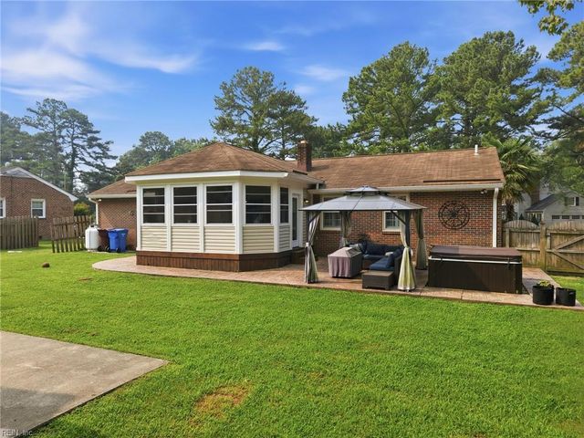 2813 Meadow Wood E DR, Chesapeake, VA 23321