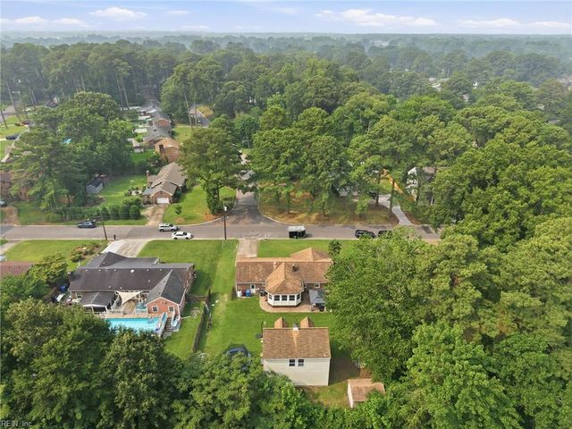 2813 Meadow Wood E DR, Chesapeake, VA 23321