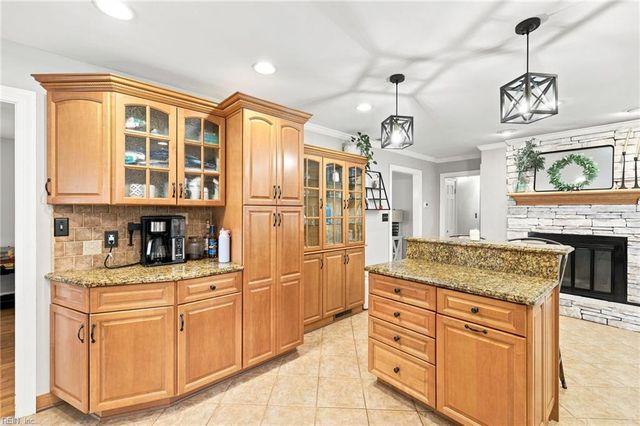 2813 Meadow Wood E DR, Chesapeake, VA 23321