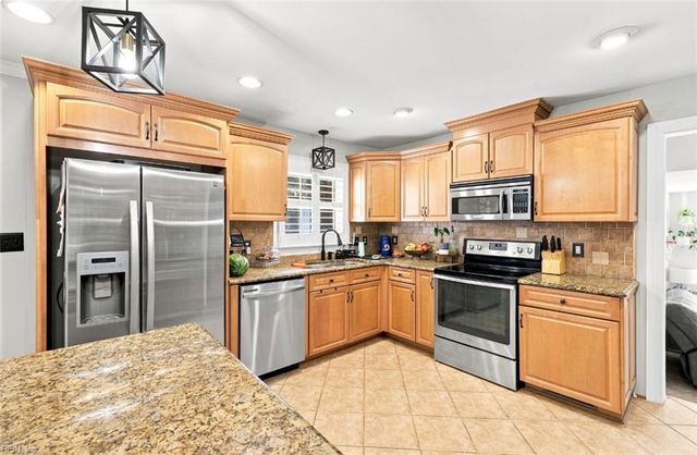2813 Meadow Wood E DR, Chesapeake, VA 23321