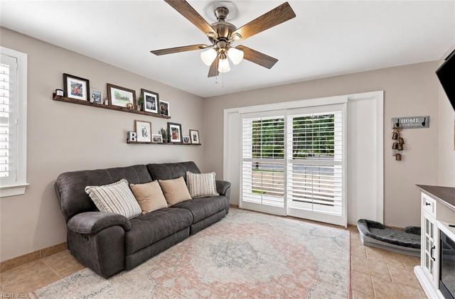 2813 Meadow Wood E DR, Chesapeake, VA 23321