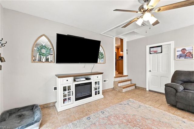 2813 Meadow Wood E DR, Chesapeake, VA 23321
