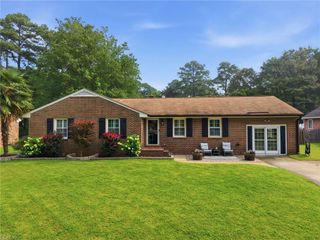 2813 Meadow Wood E DR, Chesapeake, VA 23321