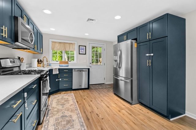 21 Shepard Ave, Pembroke, MA 02359