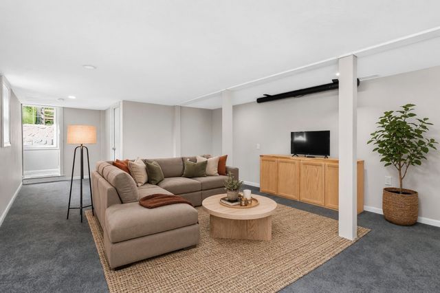 21 Shepard Ave, Pembroke, MA 02359