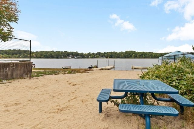 21 Shepard Ave, Pembroke, MA 02359