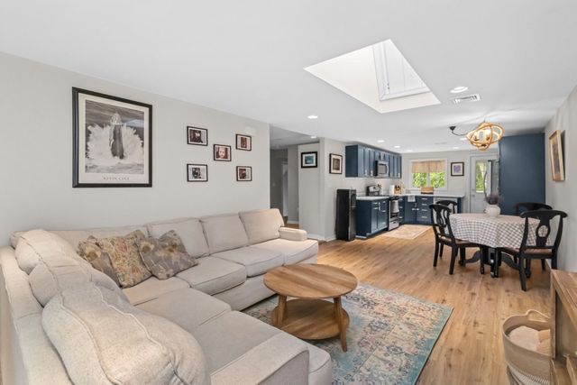 21 Shepard Ave, Pembroke, MA 02359