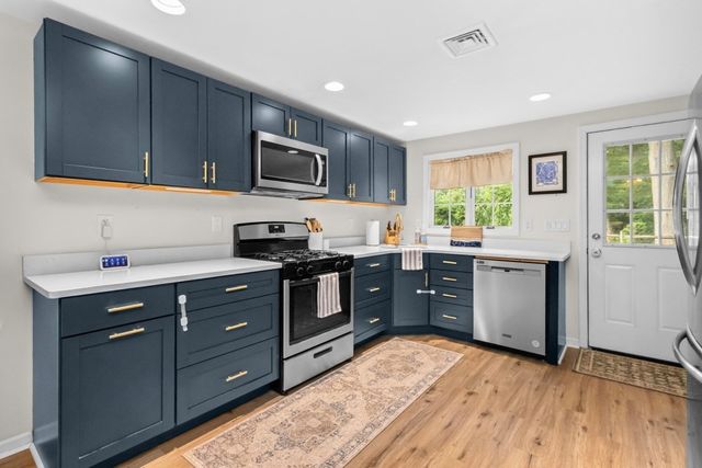 21 Shepard Ave, Pembroke, MA 02359