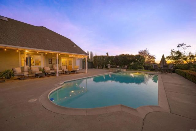 2404 Via Del Aquacate, Fallbrook, CA 92028