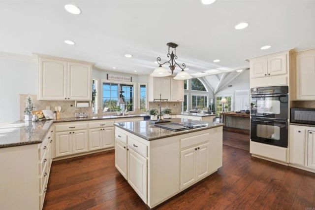 2404 Via Del Aquacate, Fallbrook, CA 92028