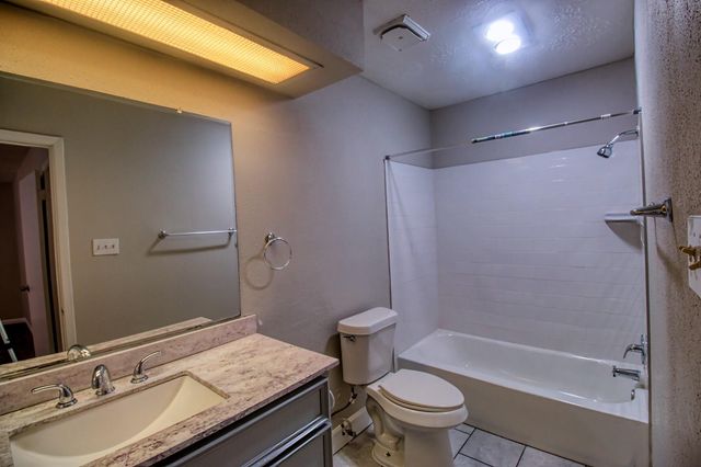 6393 S Briar Bayou Drive, Houston, TX 77072