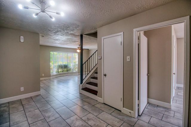 6393 S Briar Bayou Drive, Houston, TX 77072