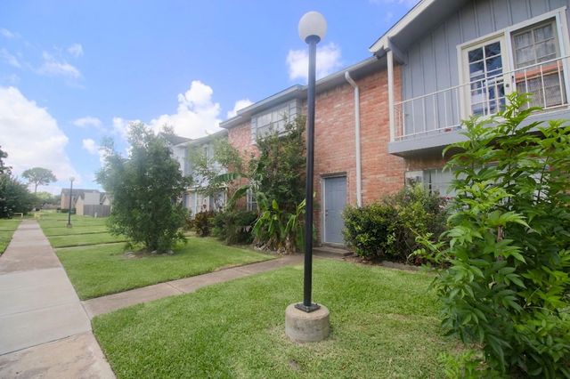 6393 S Briar Bayou Drive, Houston, TX 77072