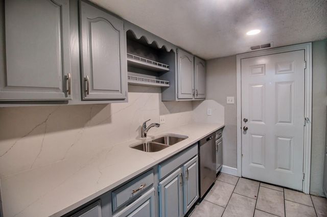 6393 S Briar Bayou Drive, Houston, TX 77072