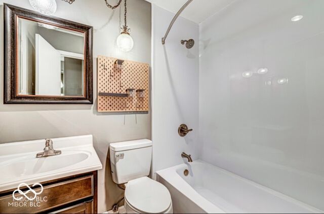 7627 Vintage Court, Lawrence, IN 46226