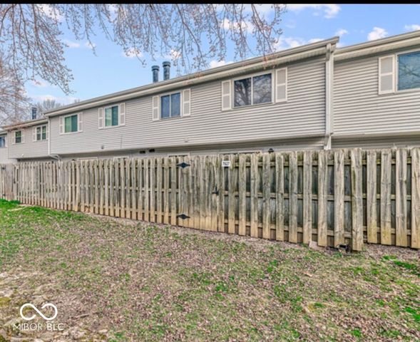 7627 Vintage Court, Lawrence, IN 46226