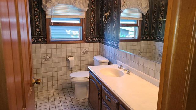 2410 LINA LANE, Green Bay, WI 54304
