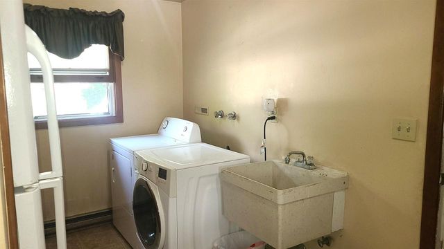 2410 LINA LANE, Green Bay, WI 54304