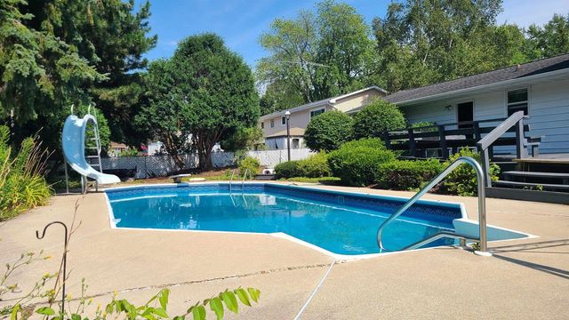 2410 LINA LANE, Green Bay, WI 54304