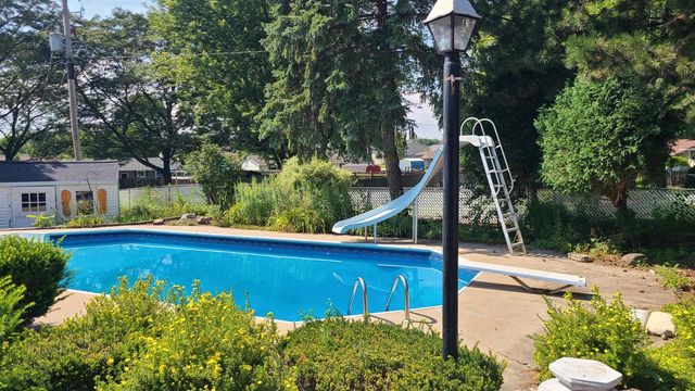 2410 LINA LANE, Green Bay, WI 54304
