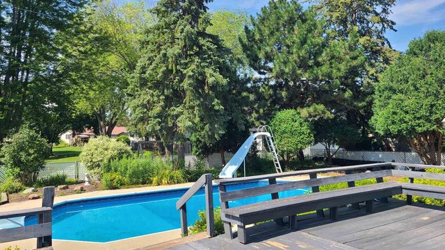 2410 LINA LANE, Green Bay, WI 54304