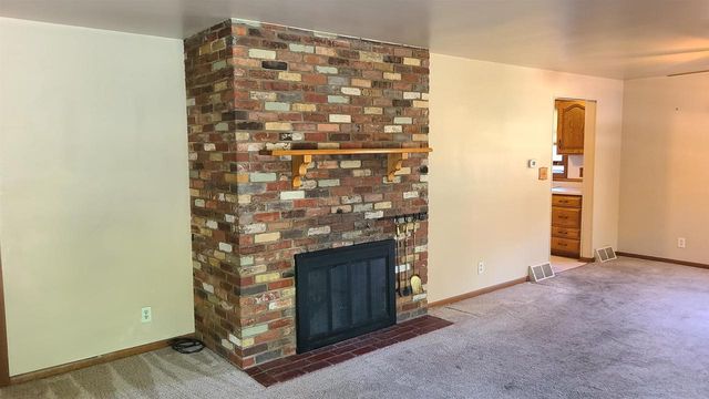 2410 LINA LANE, Green Bay, WI 54304