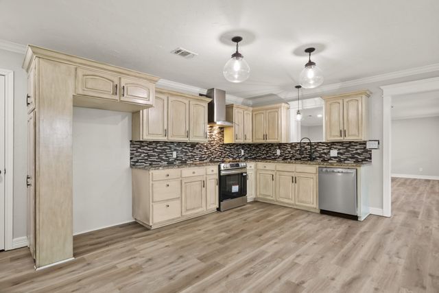 194 County Road 1720, Mt Pleasant, TX 75455