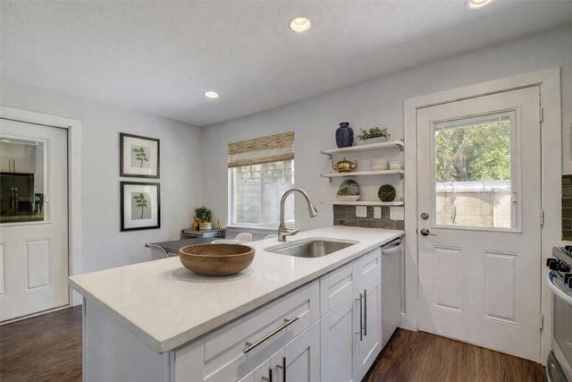 1400 Southport DR B, Austin, TX 78704