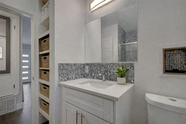 1400 Southport DR B, Austin, TX 78704